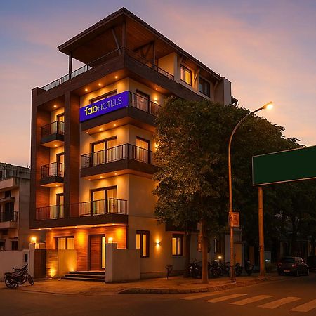 Fabhotel F9 Sector 19 Νόιντα Εξωτερικό φωτογραφία